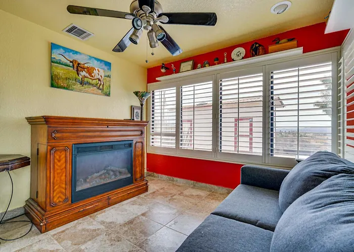 Views + Fire Pit: Hilltop Retreat In Rio Rico! Holiday home