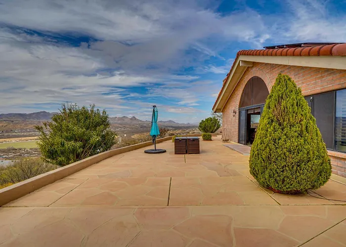 Views + Fire Pit: Hilltop Retreat In Rio Rico! Holiday home Rio Rico