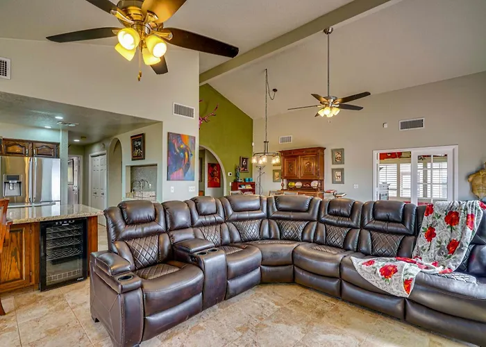 Views + Fire Pit: Hilltop Retreat In Rio Rico! Holiday home *